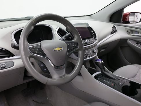 Used 2017 Chevrolet Volt LT w/ Comfort Package FWD image 12