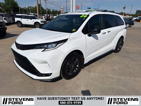 Used 2026 Toyota Sienna XSE AWD/4WD image 9
