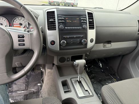 Used 2013 Nissan Frontier Desert Runner image 25