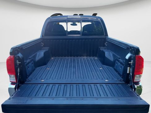 Used 2017 Toyota Tacoma SR5 w/ Tow Package RWD image 9