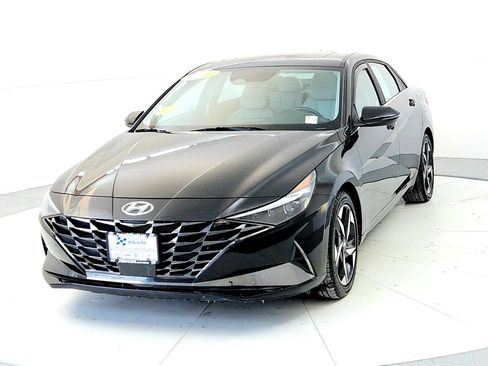 Used 2023 Hyundai Elantra Limited image 2