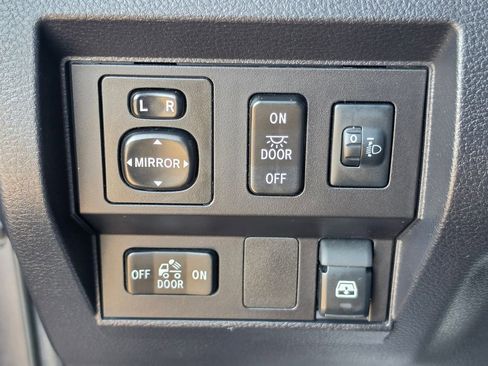 Used 2017 Toyota Tundra SR5 w/ SR5 Upgrade Package RWD image 19