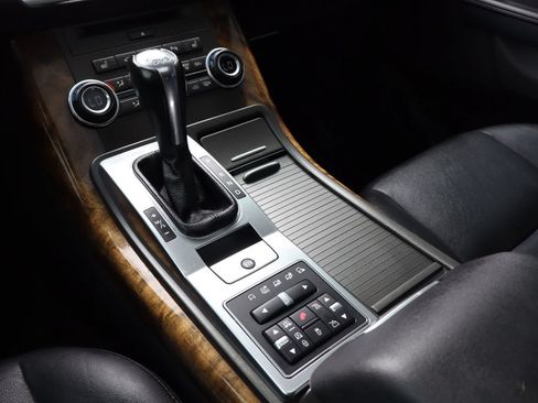 Used 2013 Land Rover Range Rover Sport HSE AWD/4WD image 18