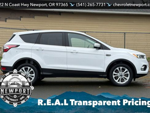 Used 2017 Ford Escape SE image 3