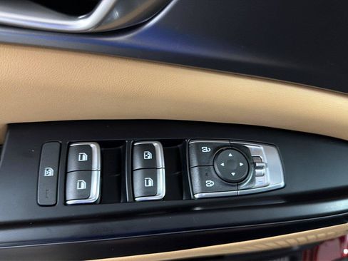 Used 2024 Kia Carnival LX FWD image 23