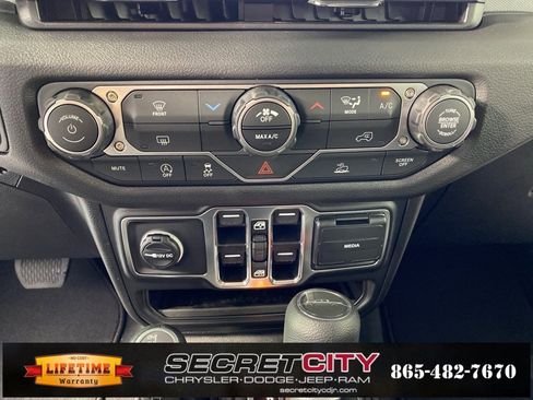 New 2025 Jeep Gladiator Sport image 22