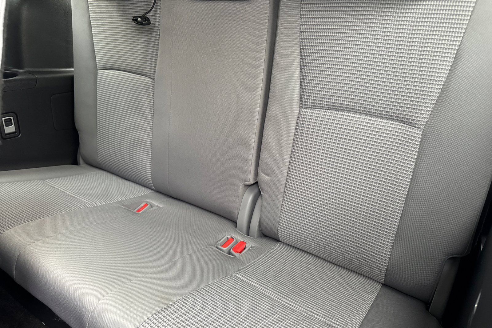 Used 2023 Toyota Highlander LE AWD/4WD image 19