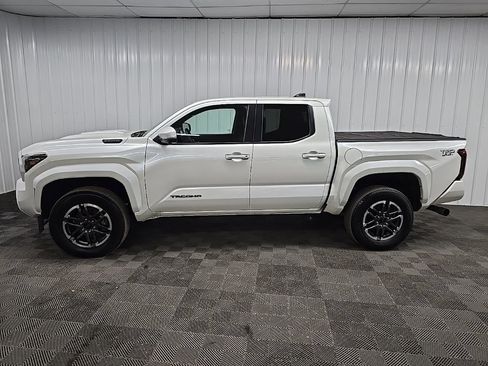 Used 2024 Toyota Tacoma TRD Sport w/ TRD Sport Premium Package AWD/4WD image 5