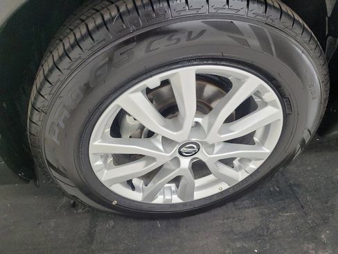 Used 2017 Nissan Rogue SV FWD image 31