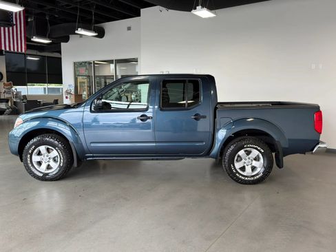 Used 2013 Nissan Frontier SV w/ SV Value Truck Pkg AWD/4WD image 4