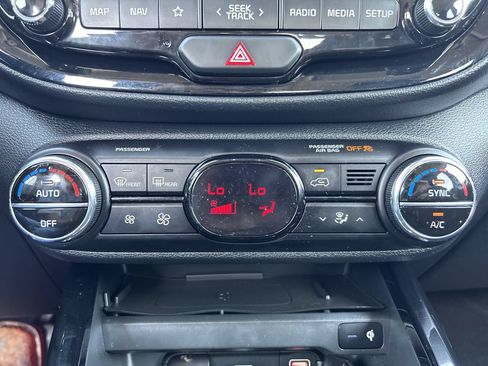 Used 2020 Kia Soul GT-Line Turbo FWD image 28