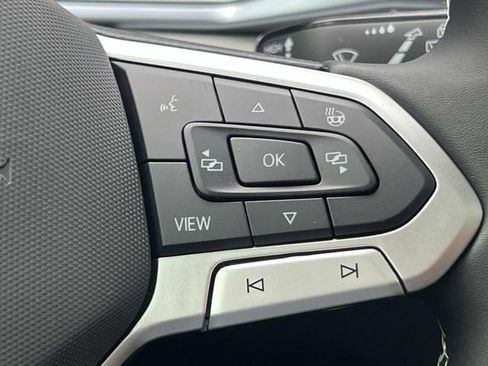 New 2026 Volkswagen Taos SE FWD image 17