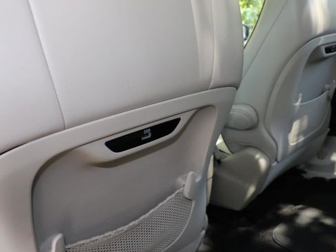 Used 2019 Chrysler Pacifica Limited w/ Advanced Safetytec Group FWD image 38