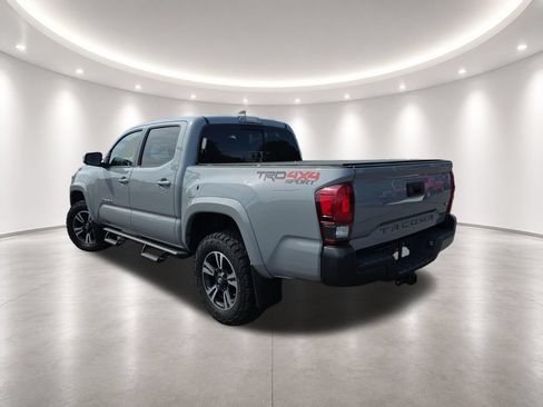 Used 2019 Toyota Tacoma TRD Sport AWD/4WD image 6