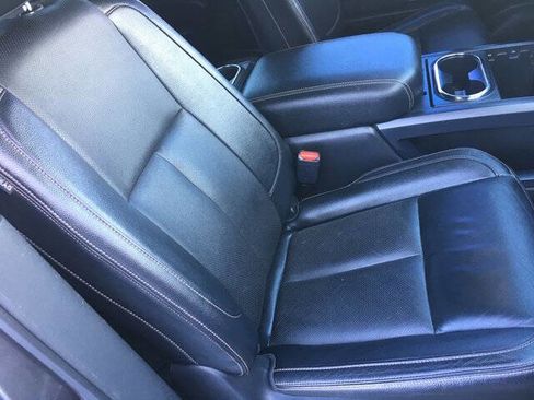 Used 2019 Nissan Titan SL w/ Midnight Edition image 33