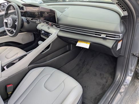 New 2025 Hyundai Elantra Limited image 26