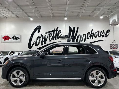 Used 2021 Audi Q5 2.0T Premium Plus w/ Premium Plus Package AWD/4WD image 2