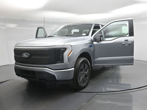 New 2025 Ford F150 Lightning Flash AWD/4WD image 29