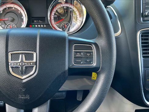 Used 2019 Dodge Grand Caravan SE FWD image 17