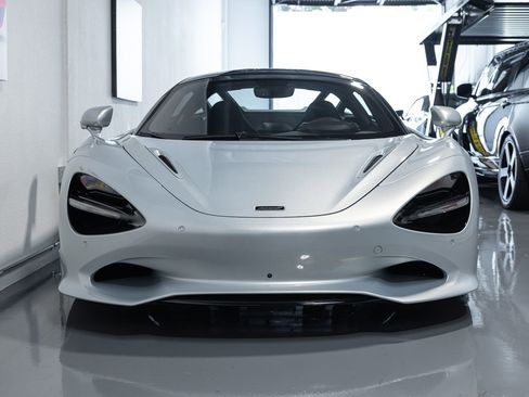 Used 2024 McLaren 750S image 2