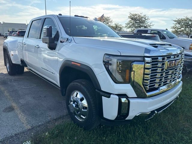 Used 2024 GMC Sierra 3500 Denali w/ Denali Reserve Package AWD/4WD image 6