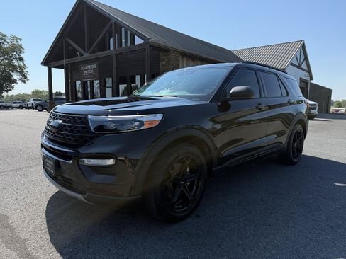 Used 2021 Ford Explorer XLT w/ Equipment Group 202A RWD image 3