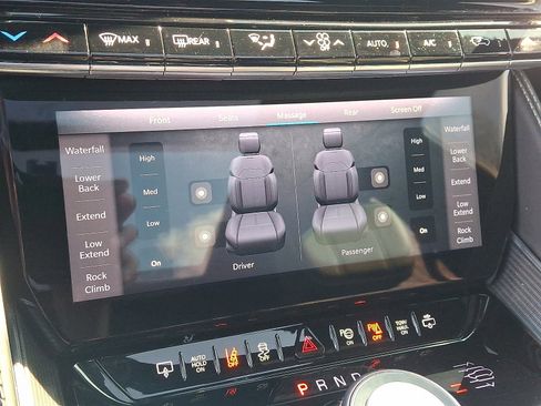 Used 2022 Jeep Grand Wagoneer Series II AWD/4WD image 18