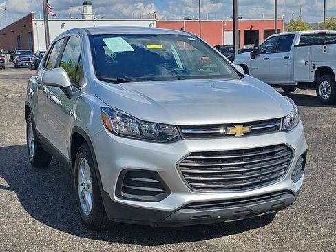 Used 2020 Chevrolet Trax LS w/ Tint and Cruise Package FWD image 10