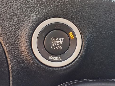 Used 2015 Dodge Challenger R/T Scat Pack w/ Scat Pack Stripe Group RWD image 19