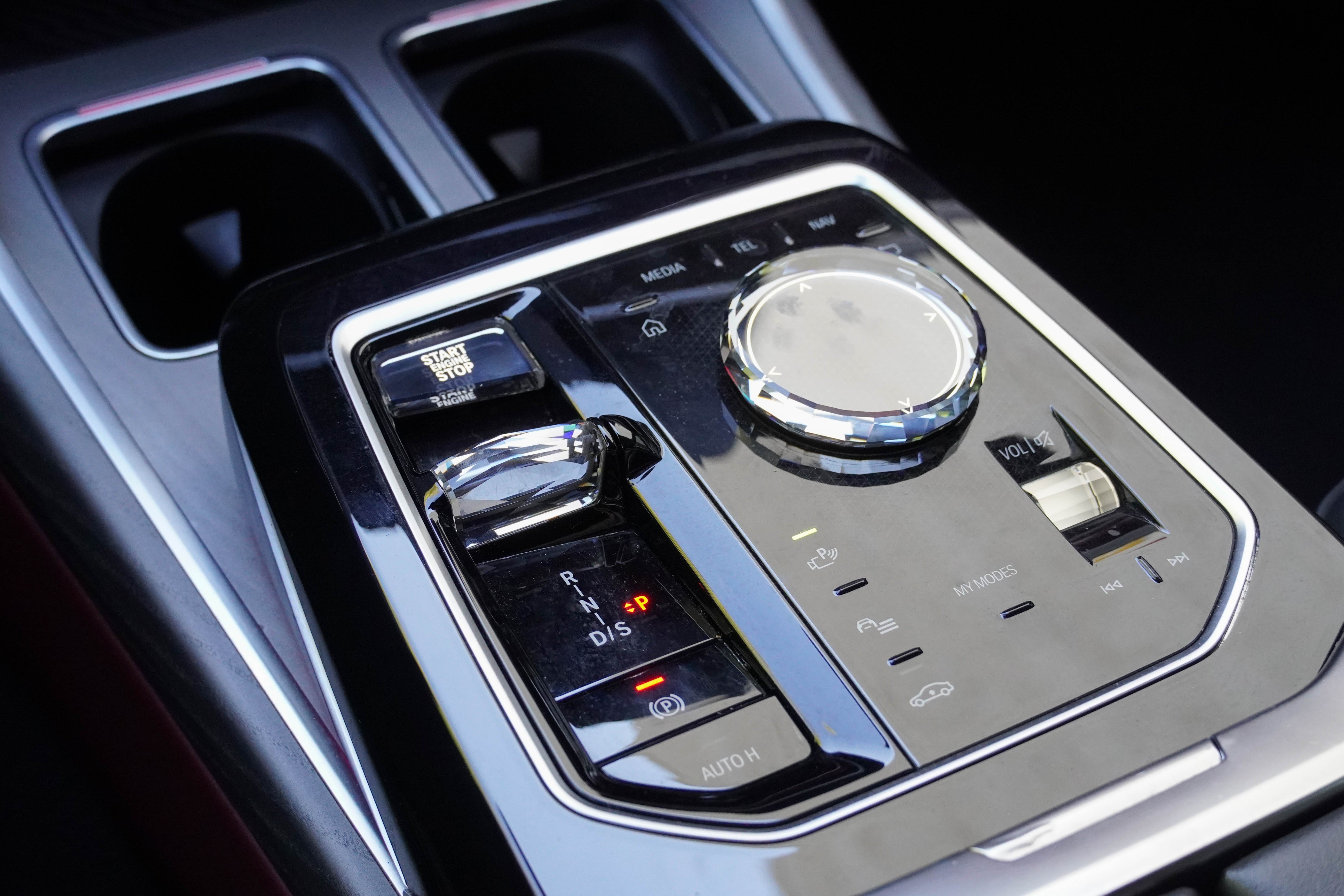 Certified 2024 BMW 740i RWD image 27