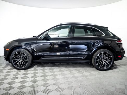 Certified 2024 Porsche Macan image 2
