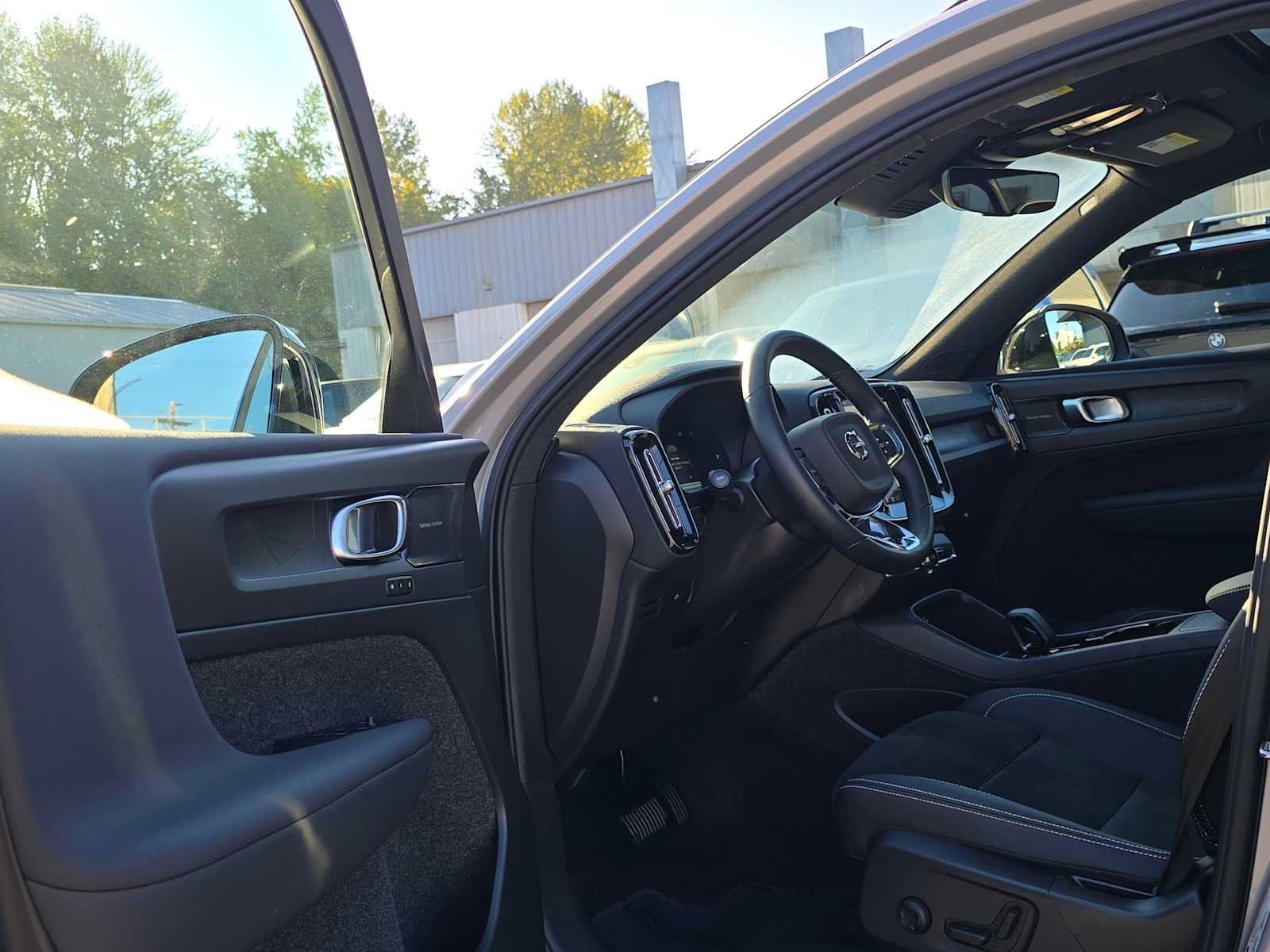 Used 2023 Volvo XC40 Recharge Ultimate AWD/4WD image 21