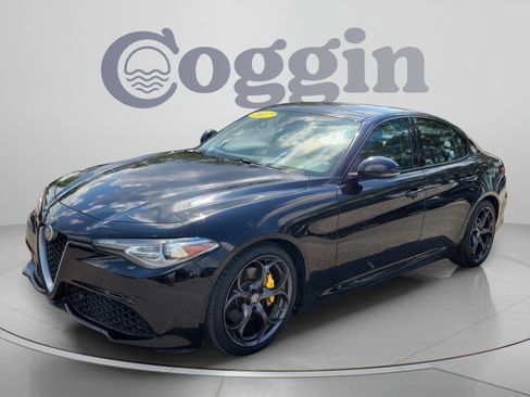 Used 2017 Alfa Romeo Giulia Ti w/ TI 19" Sport Package RWD image 1