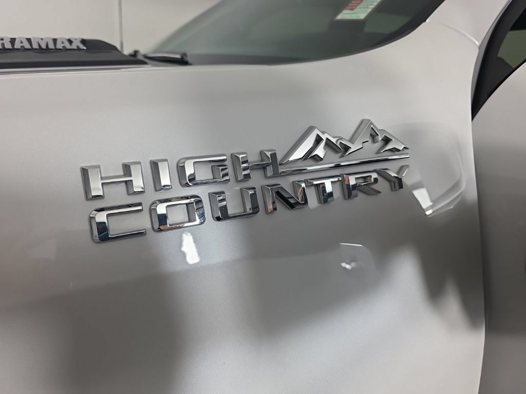 Used 2024 Chevrolet Silverado 2500 High Country w/ High Country Premium Package AWD/4WD image 12