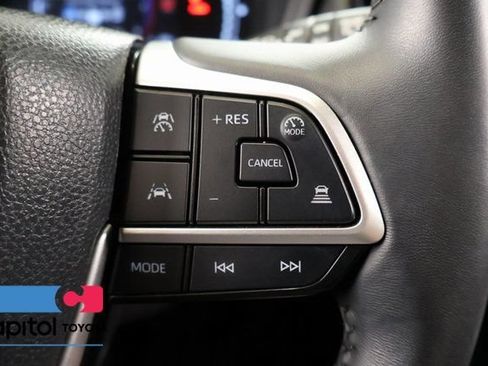 Certified 2024 Toyota Grand Highlander AWD image 17