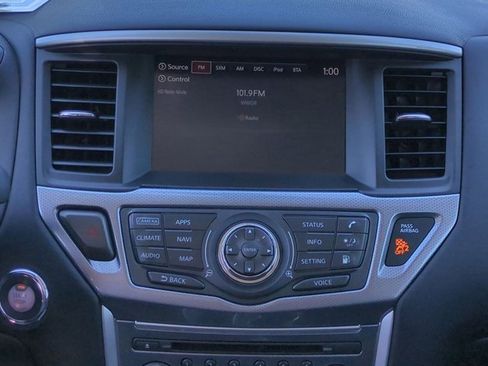 Used 2020 Nissan Pathfinder SL image 18