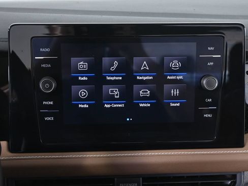 Used 2025 Volkswagen Jetta SEL FWD image 14