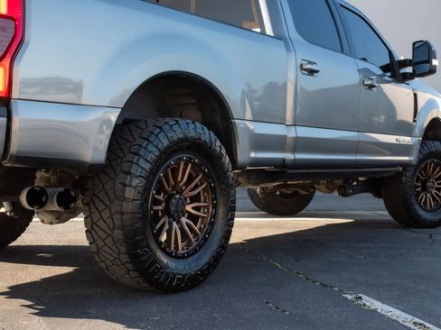 Used 2022 Ford F250 Lariat w/ Black Appearance Package image 42