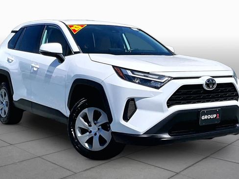 Used 2023 Toyota RAV4 LE AWD/4WD image 4