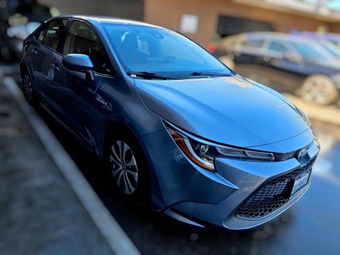 Used 2021 Toyota Corolla LE image 2