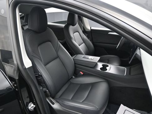 Used 2023 Tesla Model Y Long Range image 30