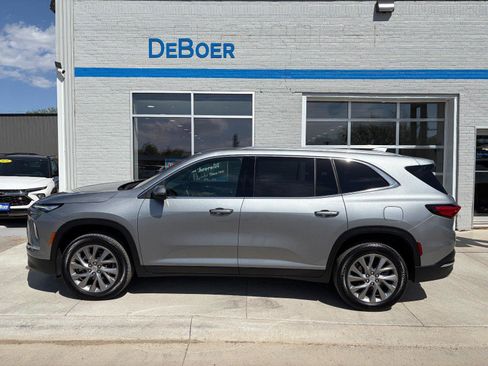 Used 2025 Buick Enclave Preferred AWD/4WD image 2