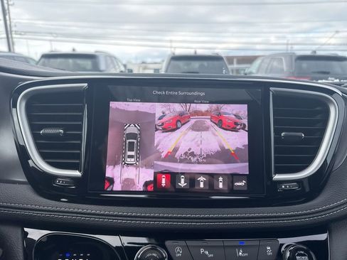 New 2026 Chrysler Pacifica Select AWD/4WD image 22