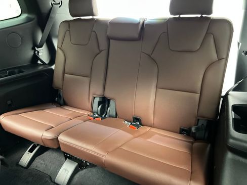 Used 2024 Kia Telluride EX w/ EX Captain's Chair Package image 35