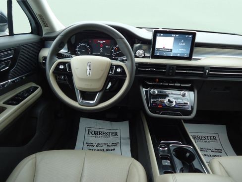 Used 2022 Lincoln Corsair AWD w/ Equipment Group 101A image 11