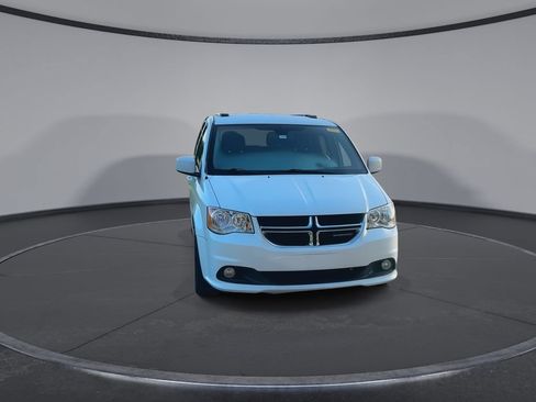 Used 2019 Dodge Grand Caravan SXT FWD image 3