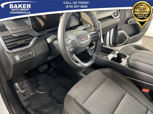 Used 2025 GMC Acadia Elevation image 11