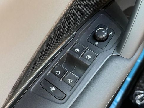 New 2025 Volkswagen Tiguan SE image 16