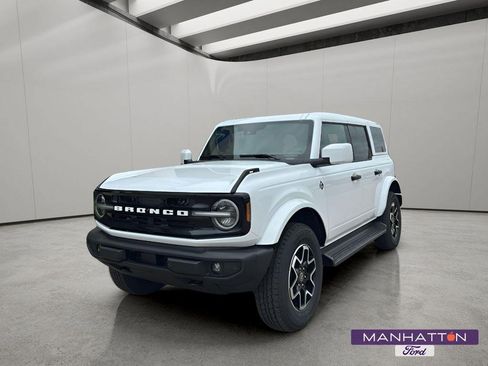 New 2026 Ford Bronco Outer Banks AWD/4WD image 1