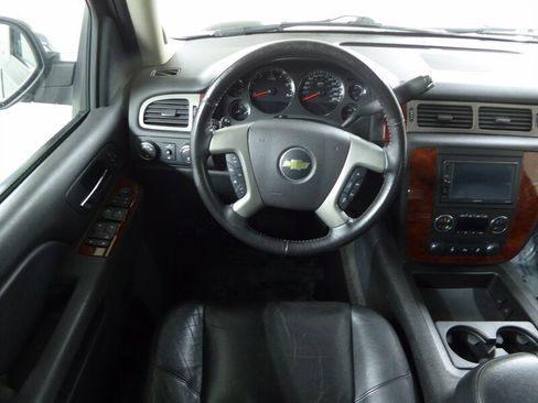 Used 2013 Chevrolet Avalanche LTZ image 8